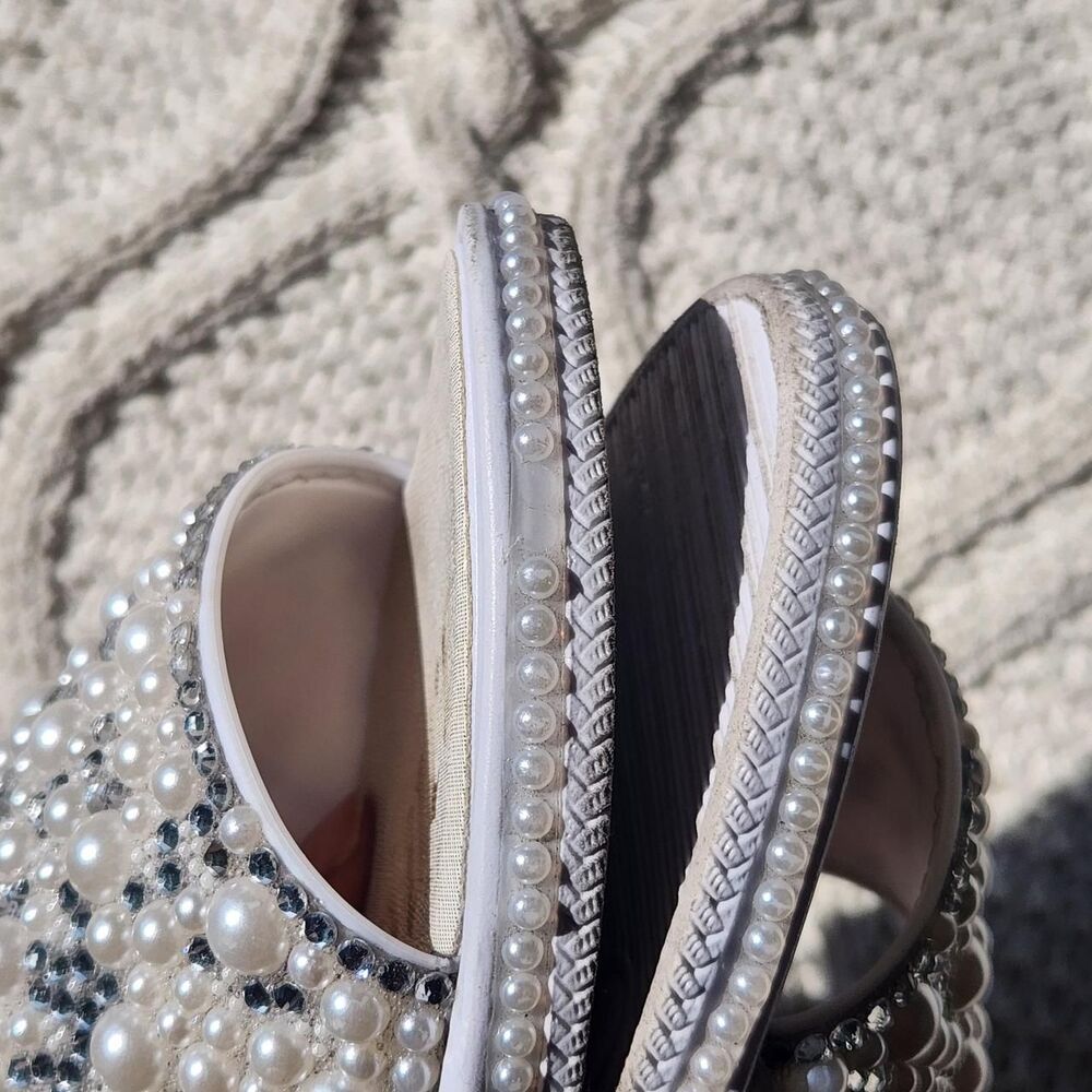Juicy Couture white and silver pearl slides size 6 - Picture 7 of 7